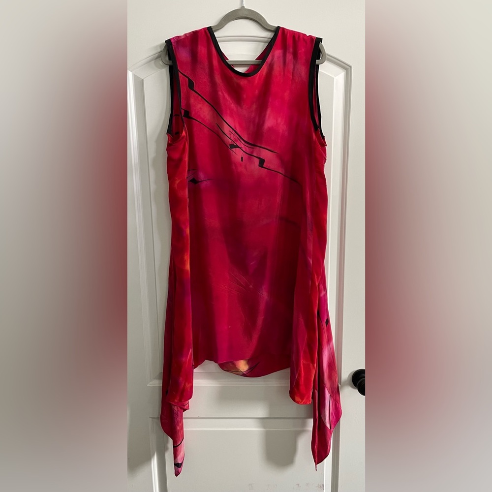 Vibrant Sleeveless Red and Black Tunic